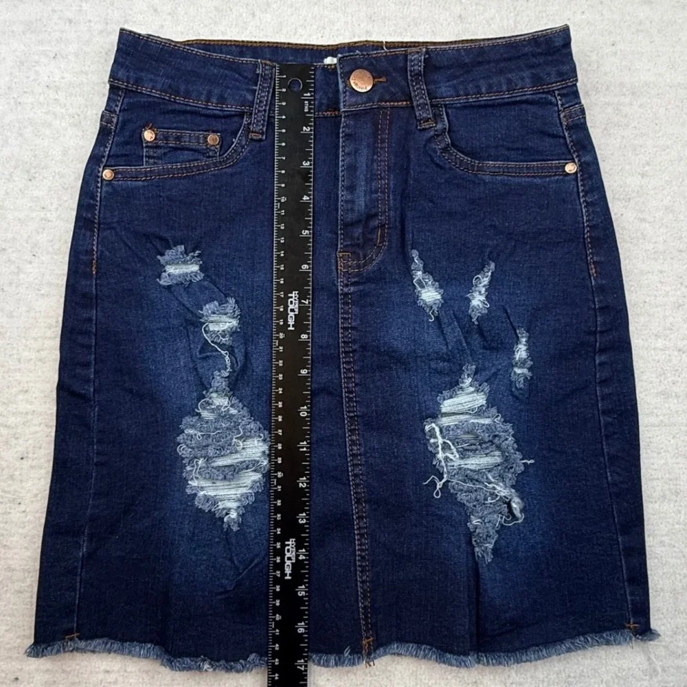 Olly Z. Womens Distressed Denim Mini Skirt Dark Wash Raw‎ Hem M New Y2K edgy